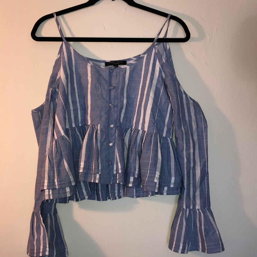 🕊ROMEO + JULIET COUTURE🕊STRIPED BLOUSE W/RUFFLES - Picture 4 of 8